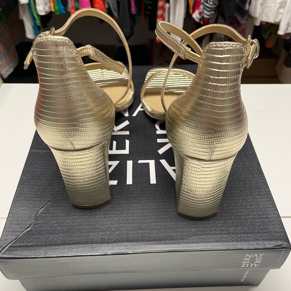 New Naturalizer Naturalizer-Tiff Sandal. Gold - Picture 5 of 6